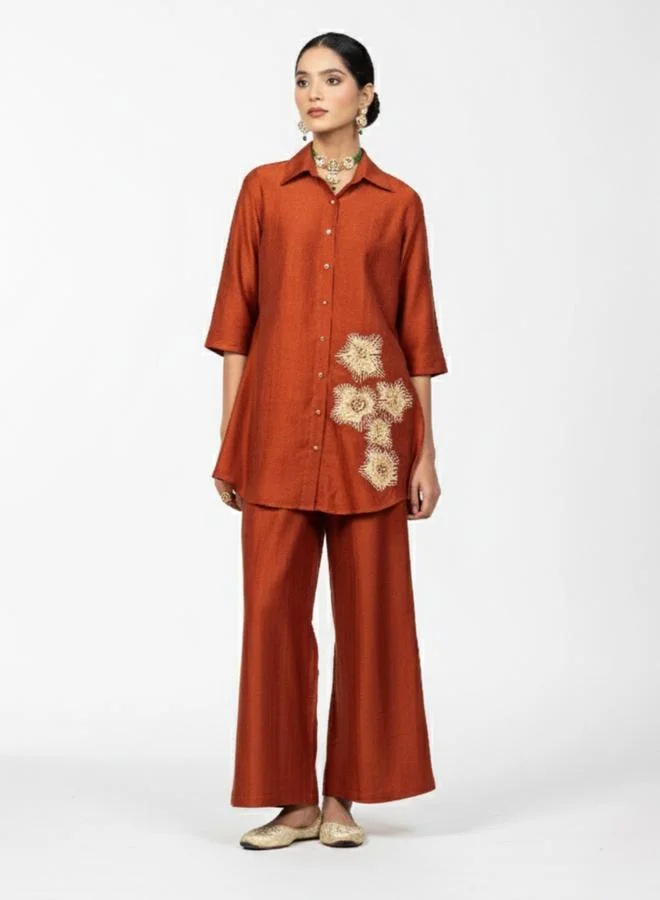 WineRed طقم قميص مطرز وبنطال بأرجل واسعة